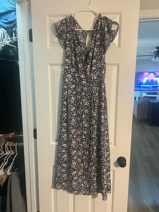 Dresses & Skirts - Floral V-Neck Midi Dress in Navy and Blush
